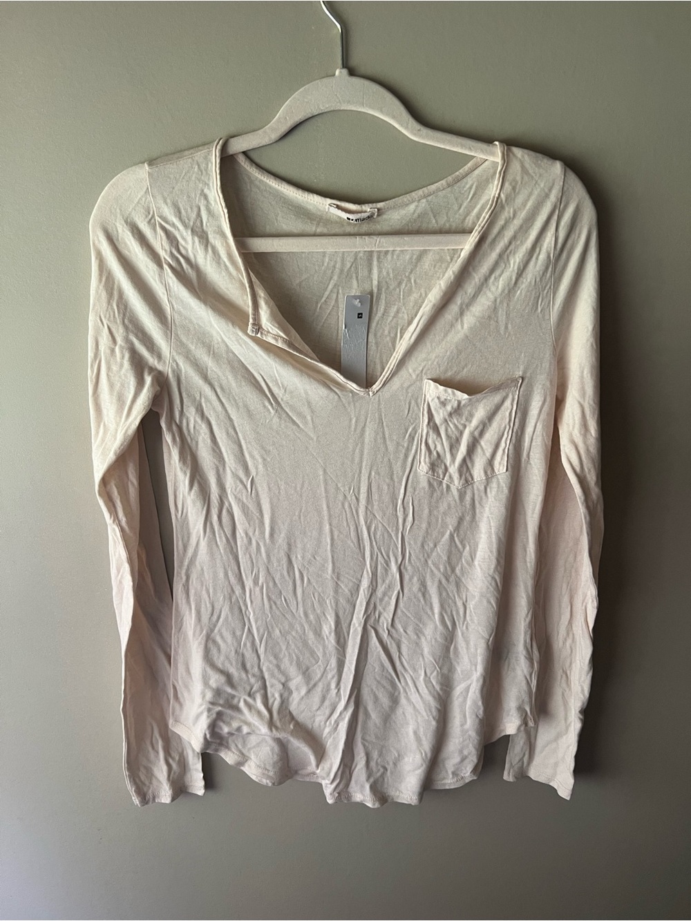 LAmade Women's Long Sleeve V-Neck Pocket Tee in Pale Cream